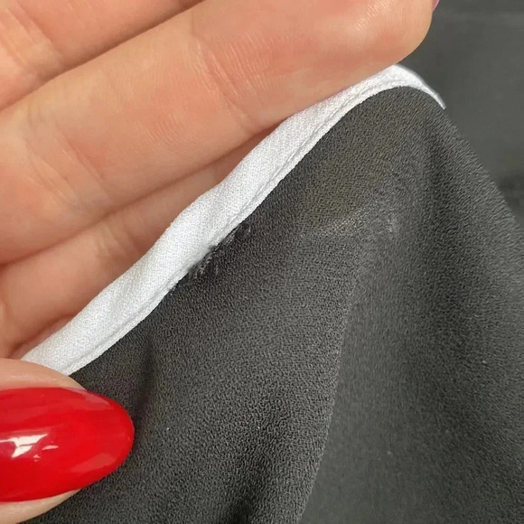 SOY Shine On You Sleeveless Black White Trimmed Cross Back Straps Blouse Size M - Picture 11 of 11